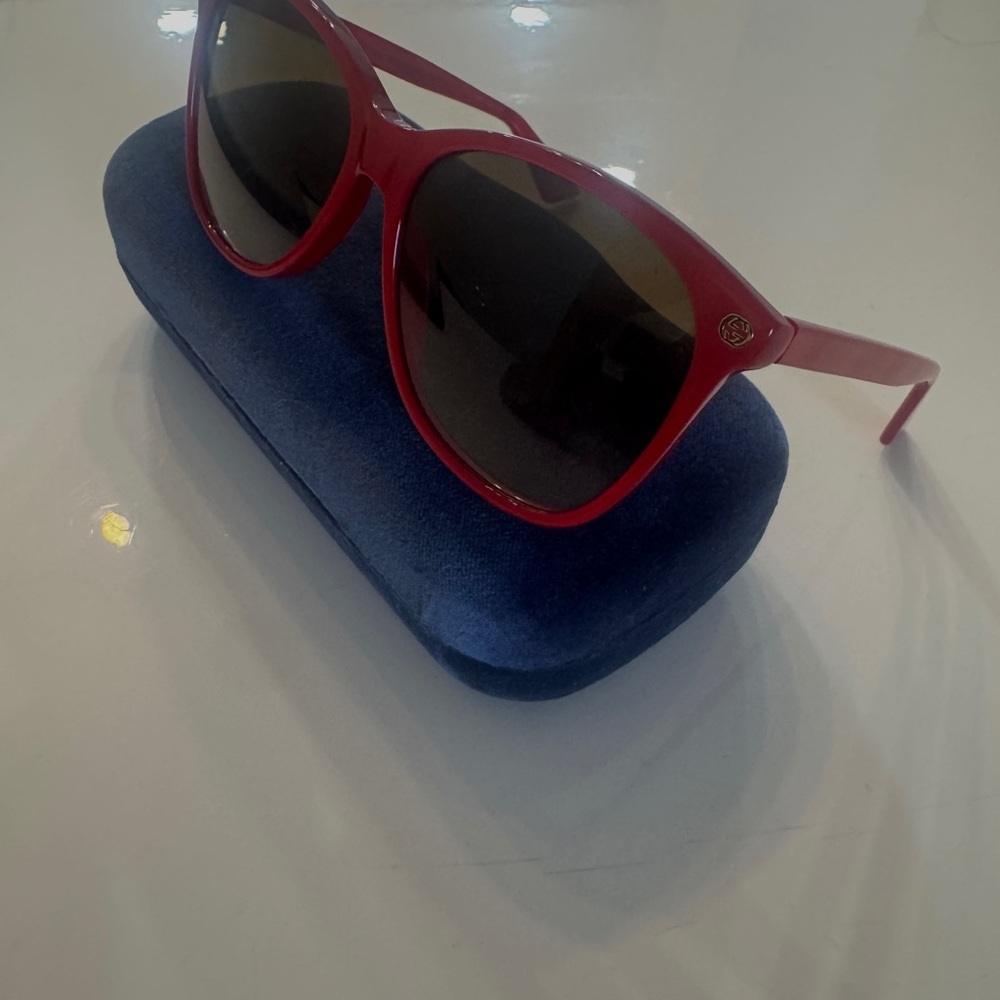 Gucci Vibrant Red Eyewear - Picture 3 of 3